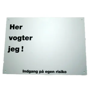 Her vogter jeg skilt 28 x 20 cm