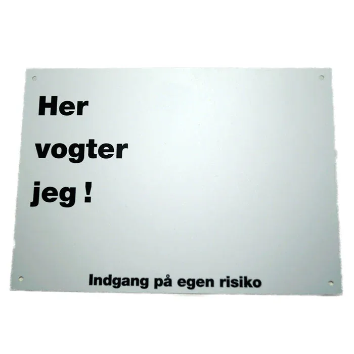 Her vogter jeg skilt 28 x 20 cm