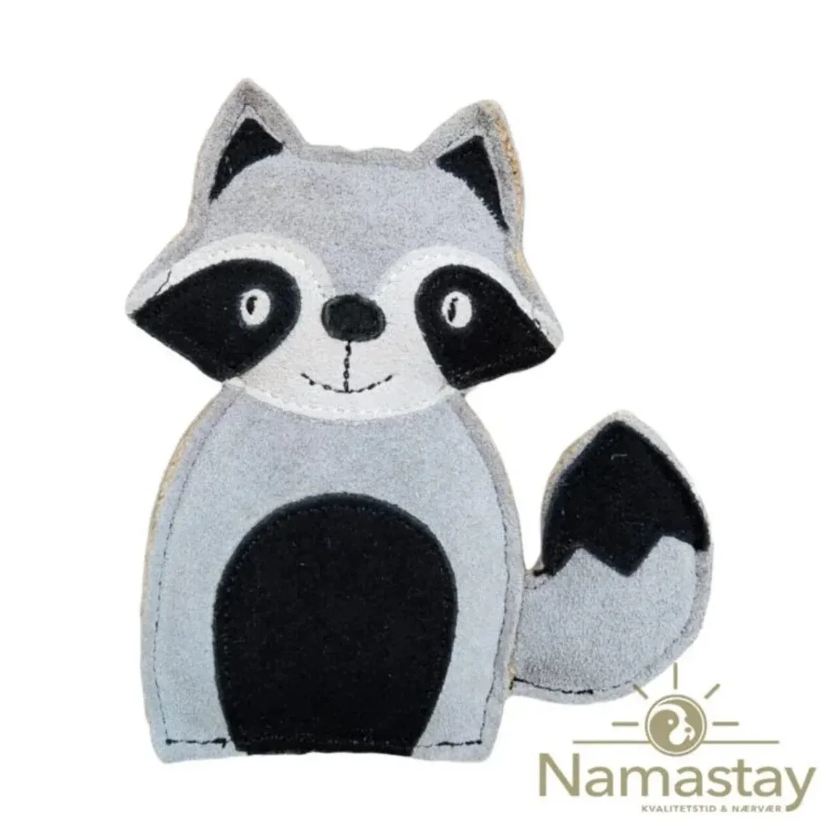 Namastay Vaskebjørn i Buffalo ruskind/kokosfiber med piv 18×15 cm