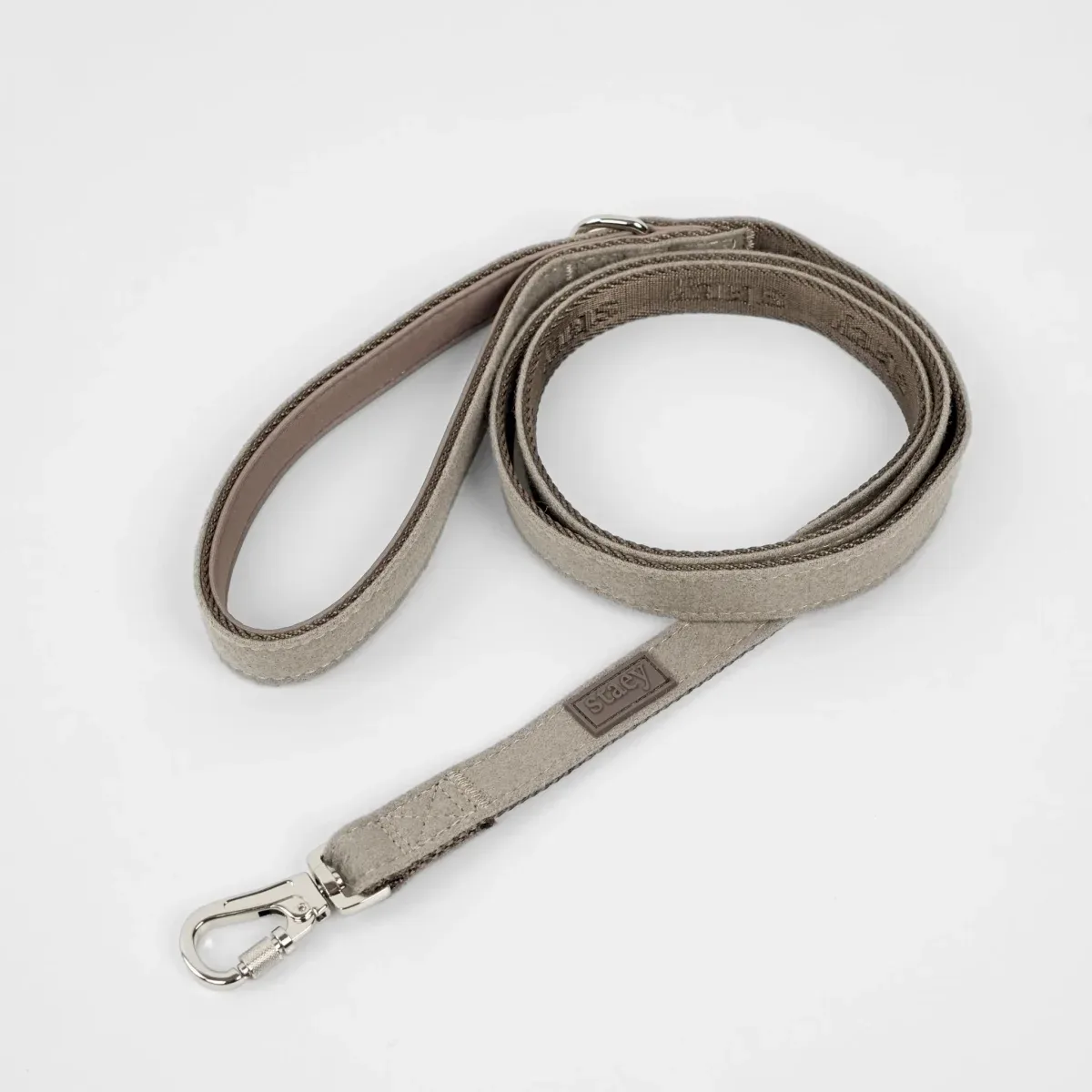 Staey – Elma Hundesnor, Sand